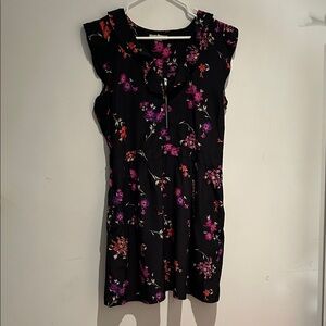 Floral Black Dress With Ruffle Details And Pockets